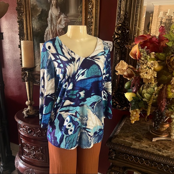 💙♥️💙 BUNDLE 💙 Chico’s blouse 3/4 sleeve and love J blouse short sleeve. - Picture 8 of 16